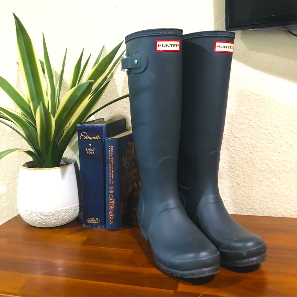Women's Original Tall Rain Boots | Size 7 | Navy | Barely Worn and with Box